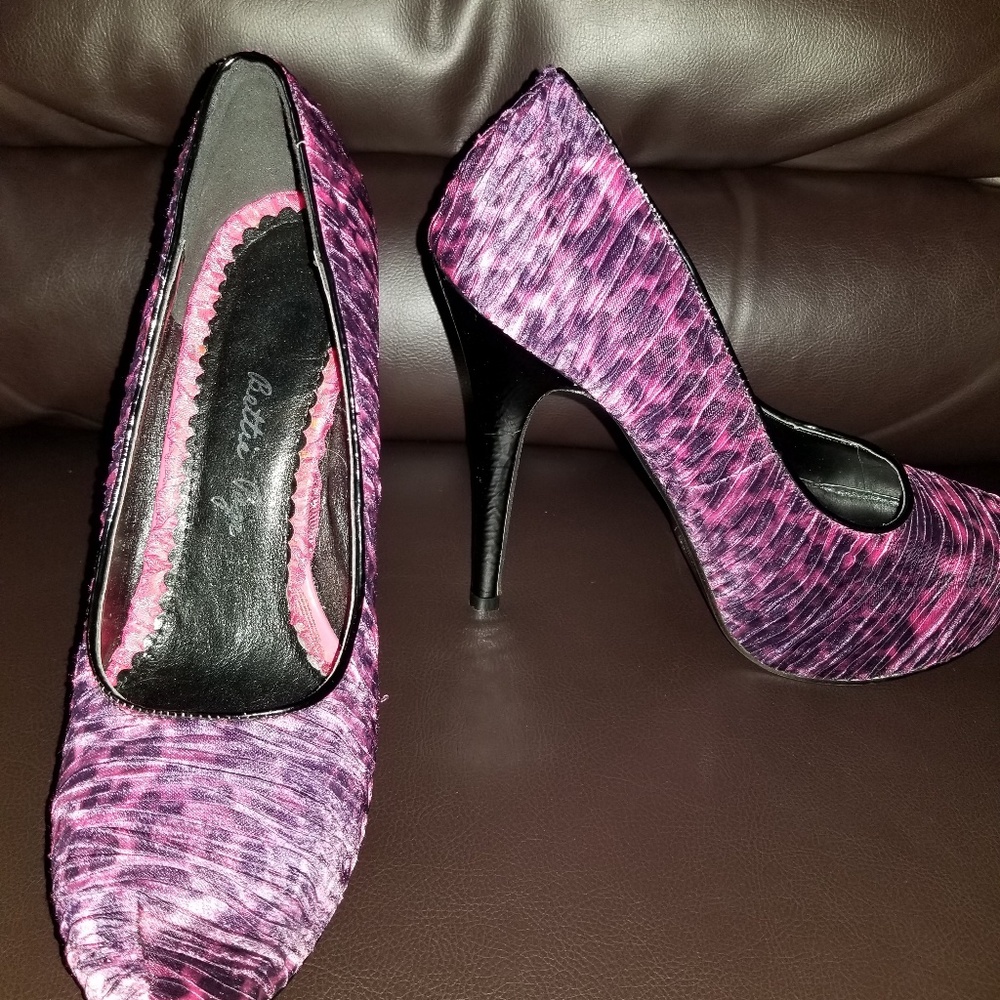 Bettie Page Retro Pleated Pink Leopard Stilettos 8